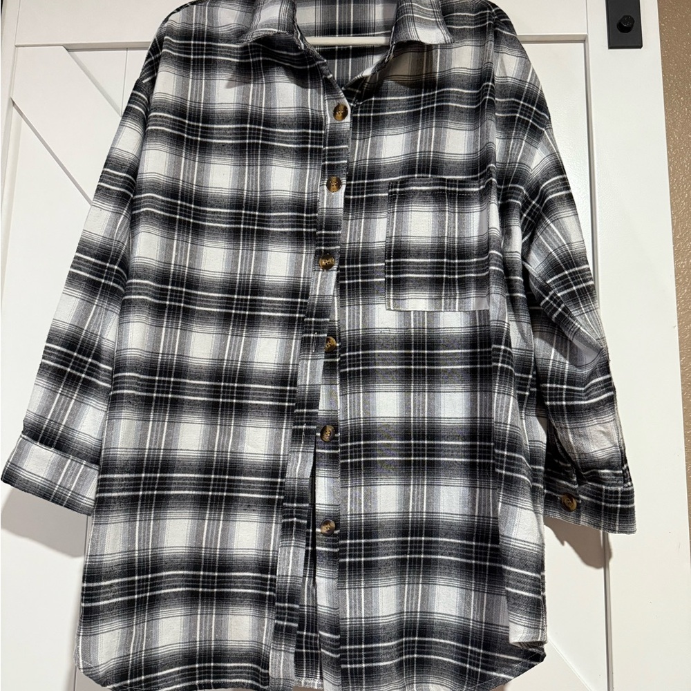 Women’s Black and White Plaid Shirt